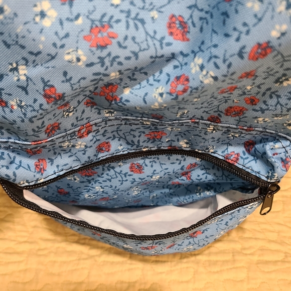 Floral print backpack. - Picture 3 of 9